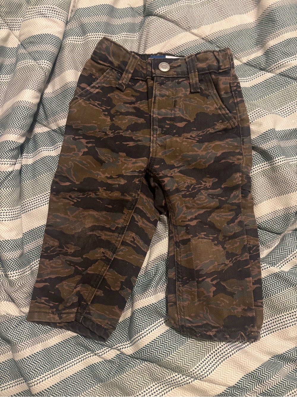 Old Navy Camouflage Kids Jeans in Olive/Brown